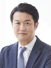 因藤　敏治 氏