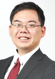 岡崎　茂和 氏