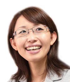 里内　友貴子 氏