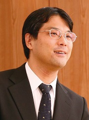 平井　孝志 氏